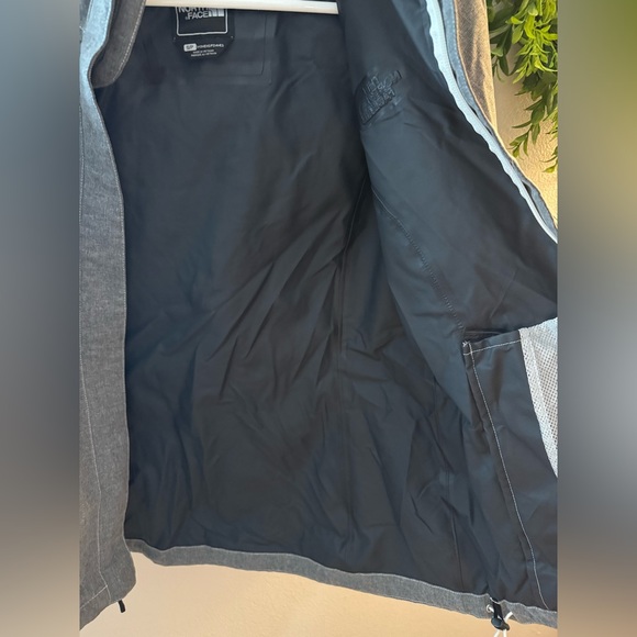 The North Face Hyvent 2.5L Women’s Rain Hooded Jacket - Picture 8 of 8